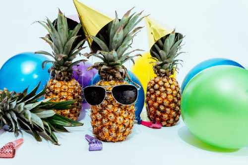 Picture of ananas party, illustrating the song Born to be Alive