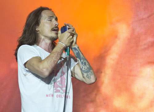 Photo of singer of the band Incubus